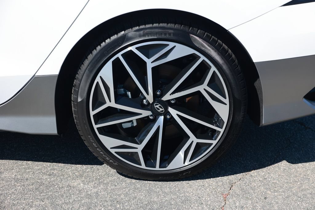 Used 2025 Hyundai Ioniq 6 SEL AWD/4WD image 13