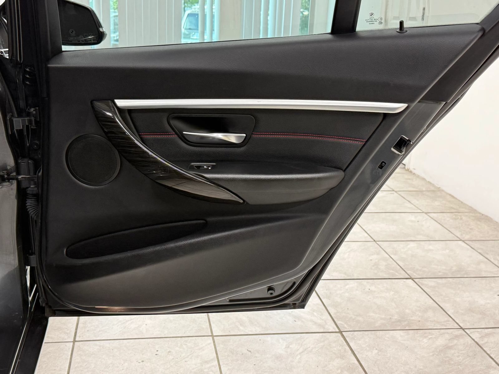 Used 2018 BMW 330i xDrive Sedan AWD/4WD image 16
