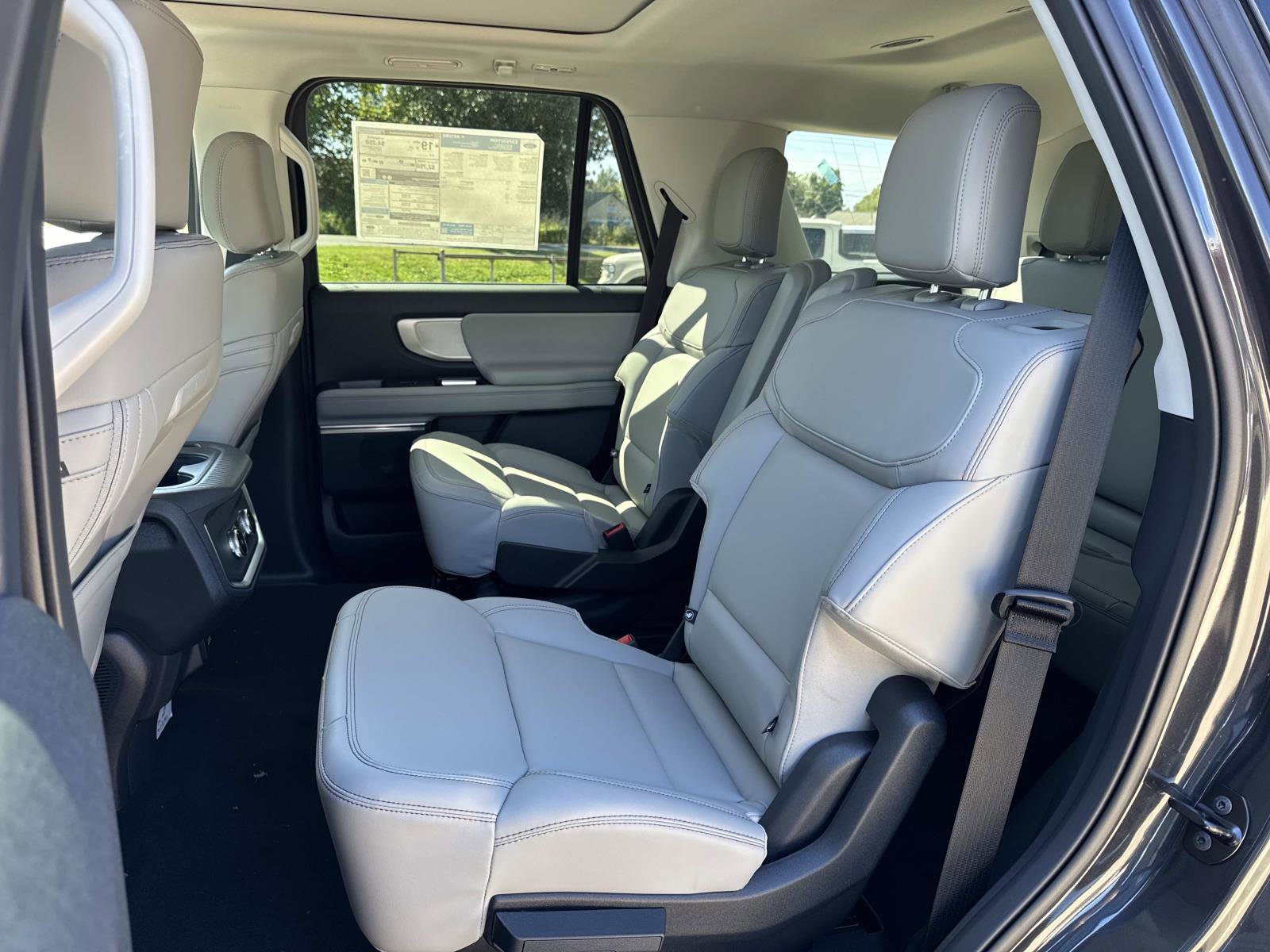 New 2025 Ford Expedition Active image 7