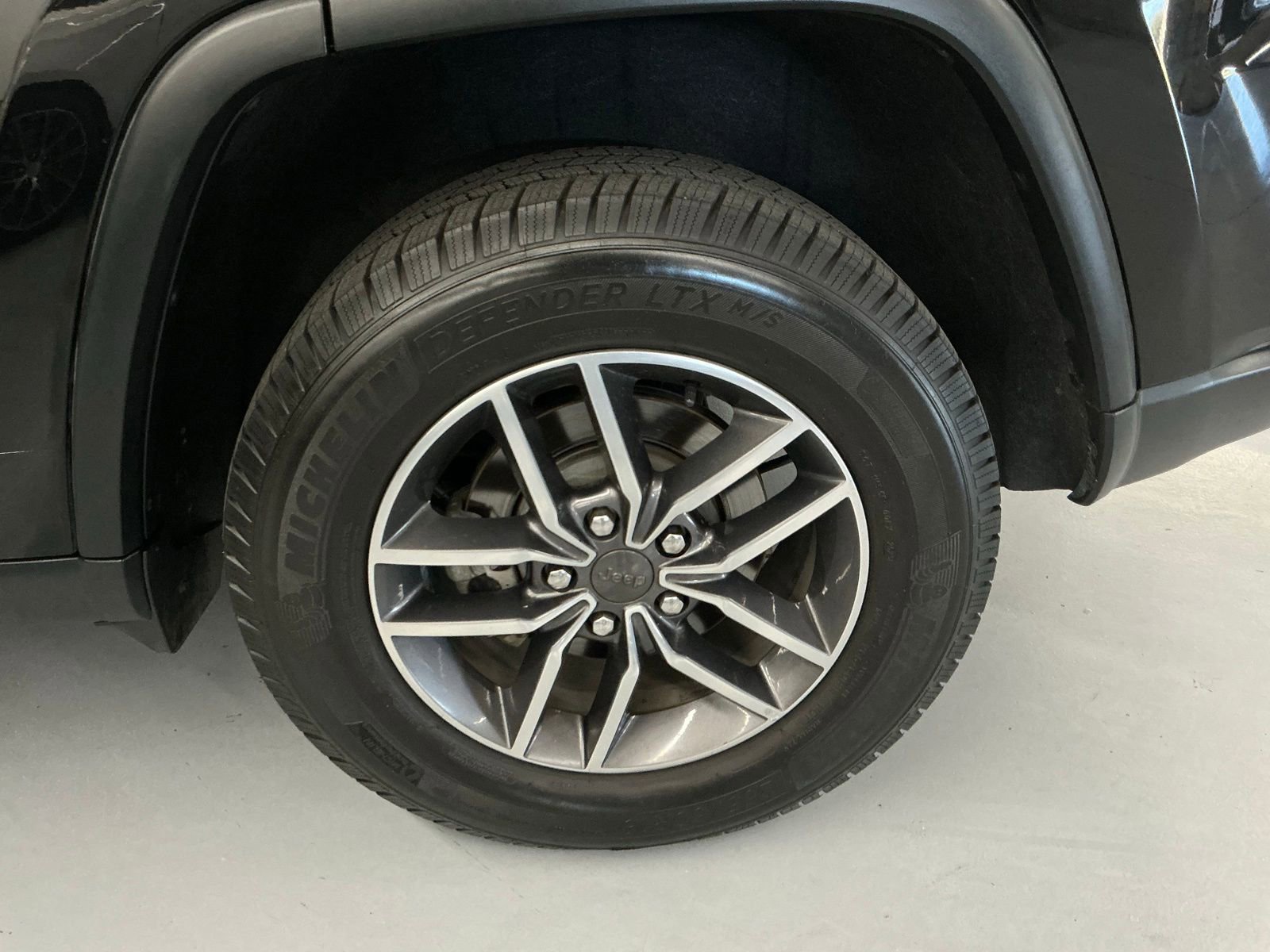 Used 2019 Jeep Grand Cherokee Limited image 27