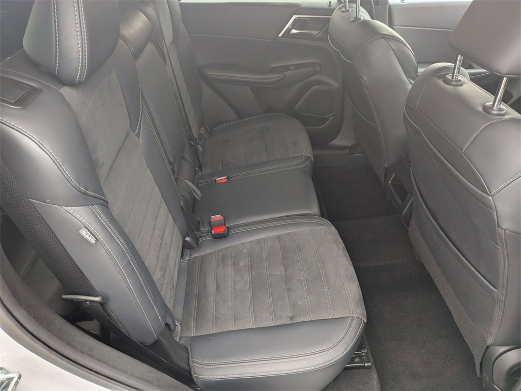 Used 2024 Mitsubishi Outlander SE image 29
