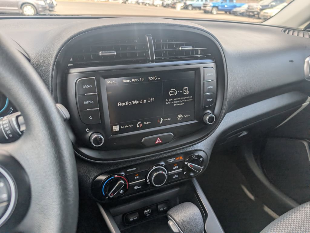 Used 2025 Kia Soul LX FWD image 17