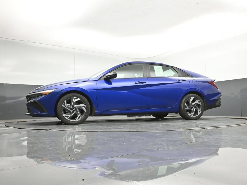 Certified 2025 Hyundai Elantra Sport FWD image 40
