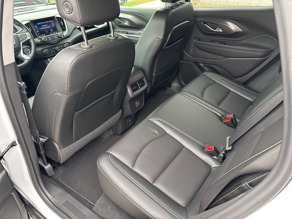 Used 2024 GMC Terrain SLT image 15