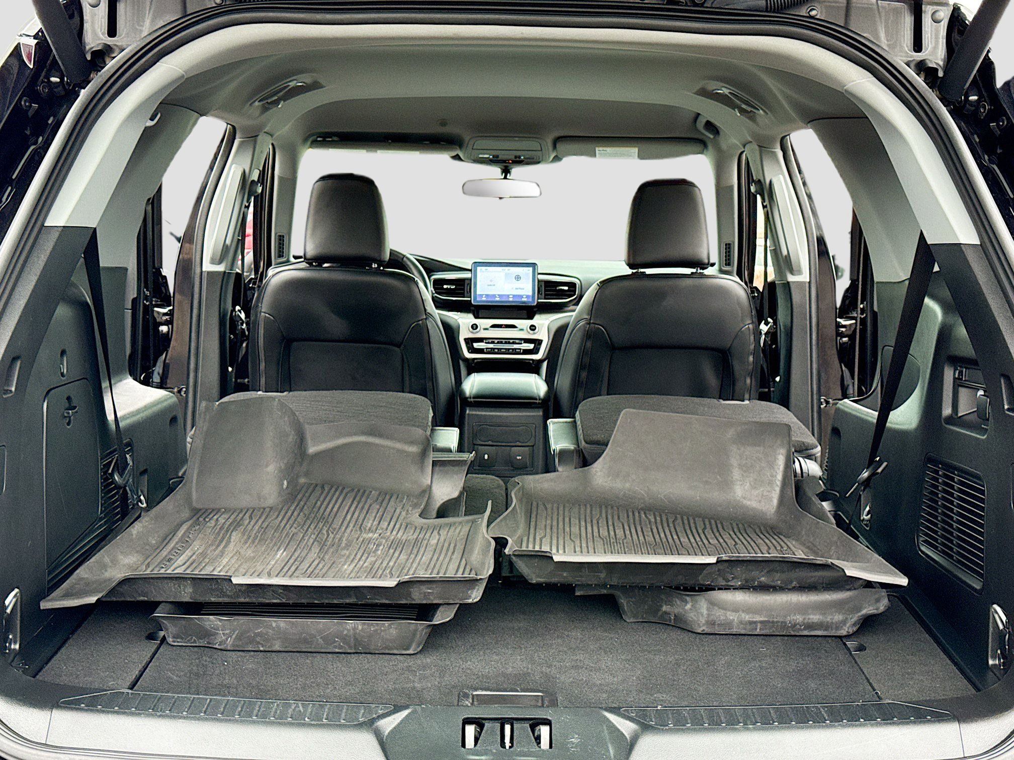 Used 2023 Ford Explorer XLT w/ Equipment Group 202A image 7