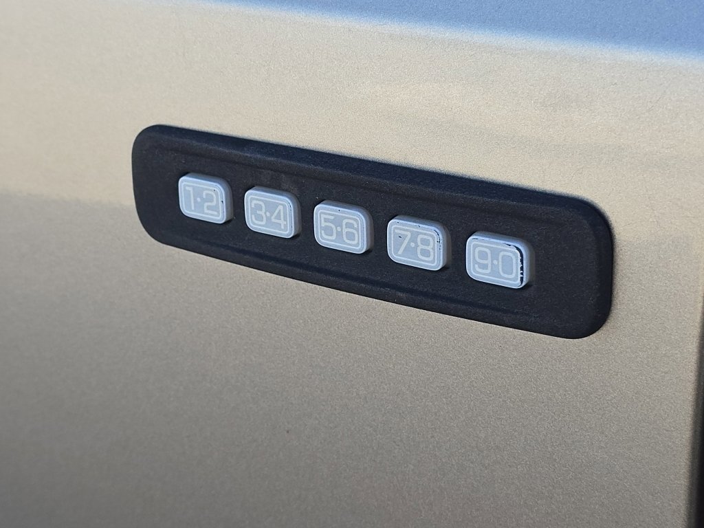 Used 2004 Ford F350 XLT image 6