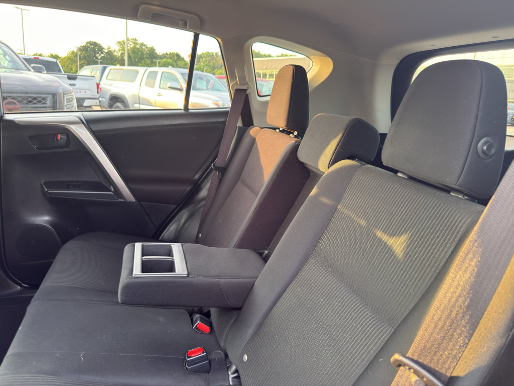 Used 2018 Toyota RAV4 LE FWD image 30