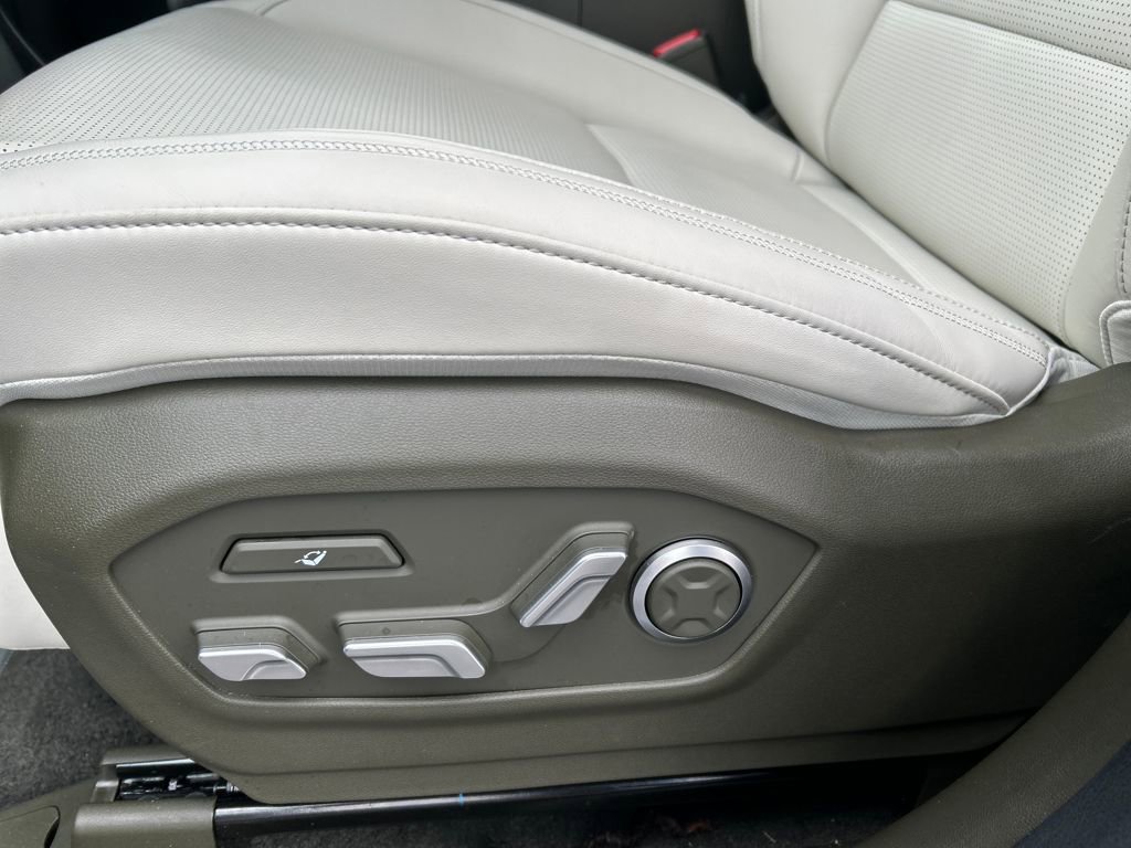 Certified 2025 Hyundai Santa Fe Calligraphy image 17