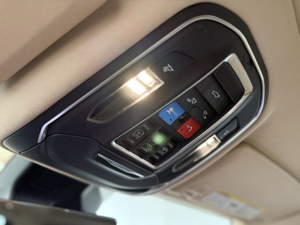 Used 2022 Jeep Grand Cherokee Limited w/ Luxury Tech Group II image 42