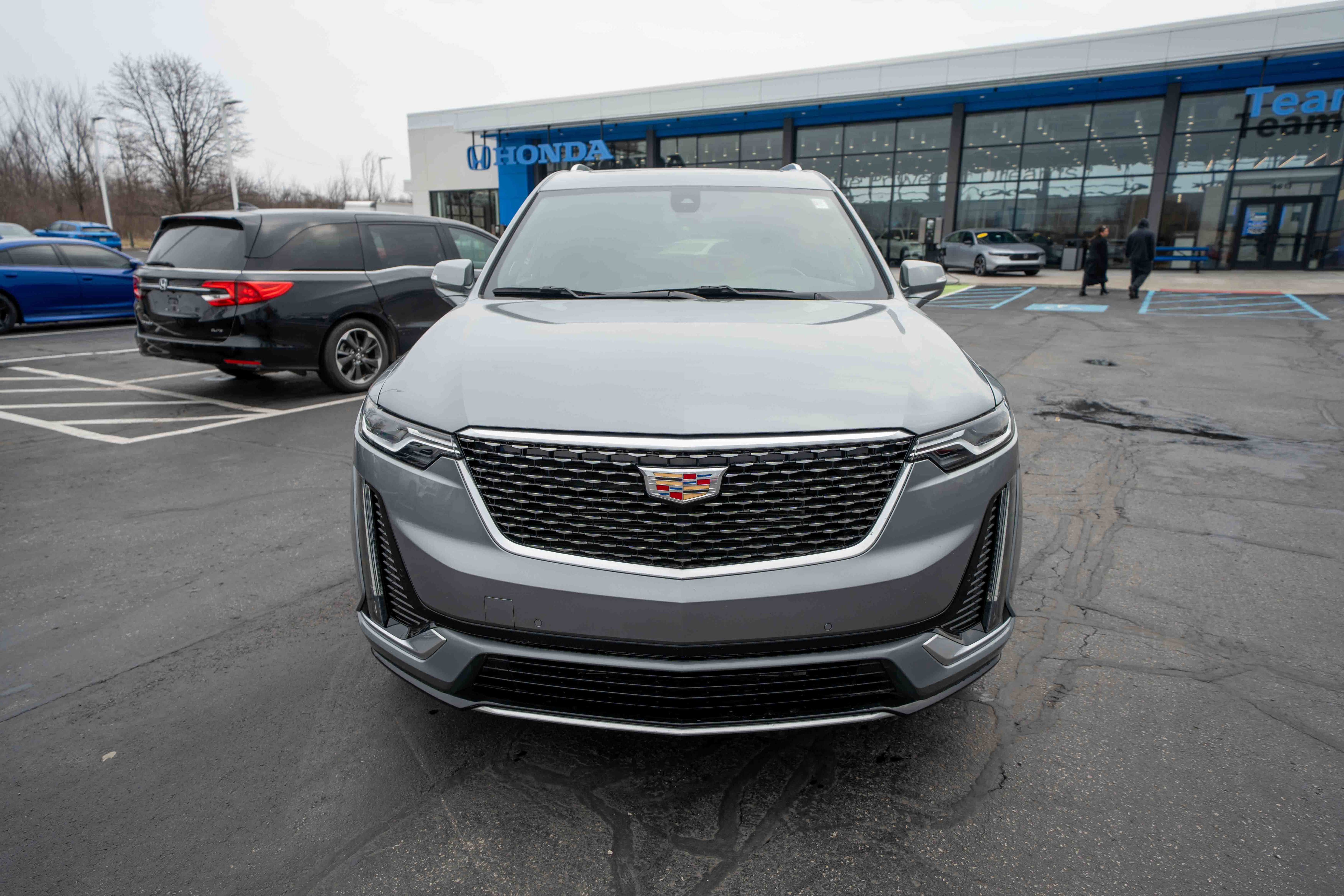 Used 2023 Cadillac XT6 Premium Luxury image 2
