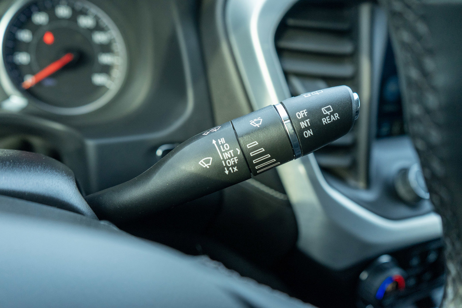 Used 2023 GMC Acadia SLT w/ Preferred Package image 26