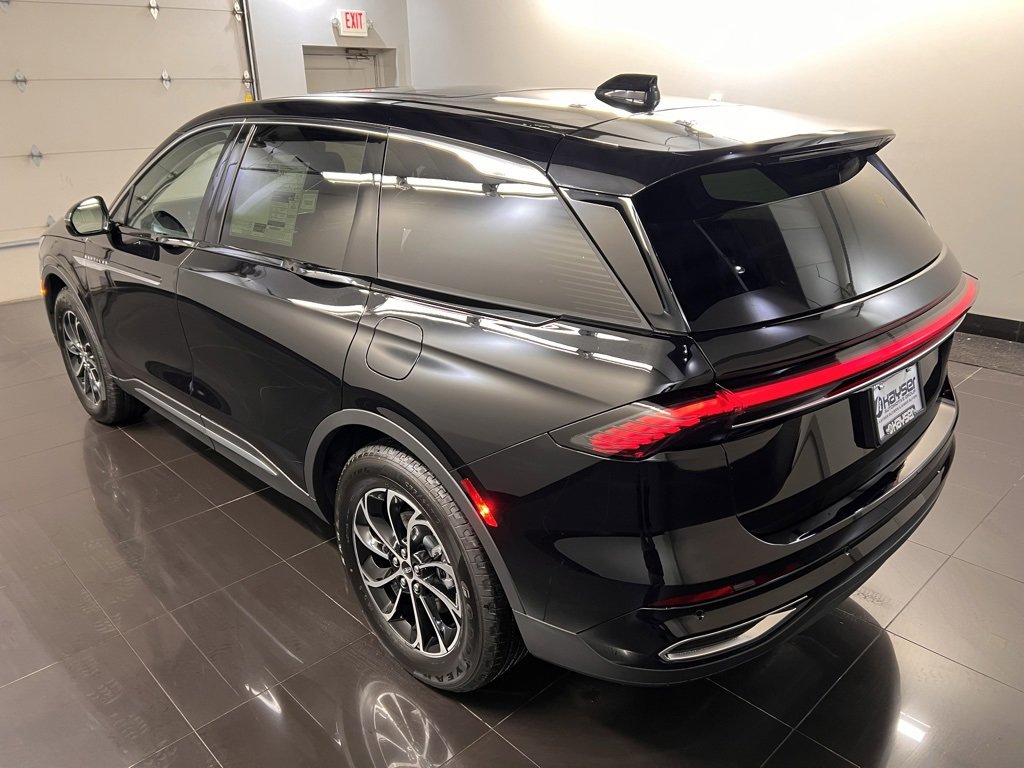 Used 2026 Lincoln Nautilus Premier w/ Equipment Group 102A image 4