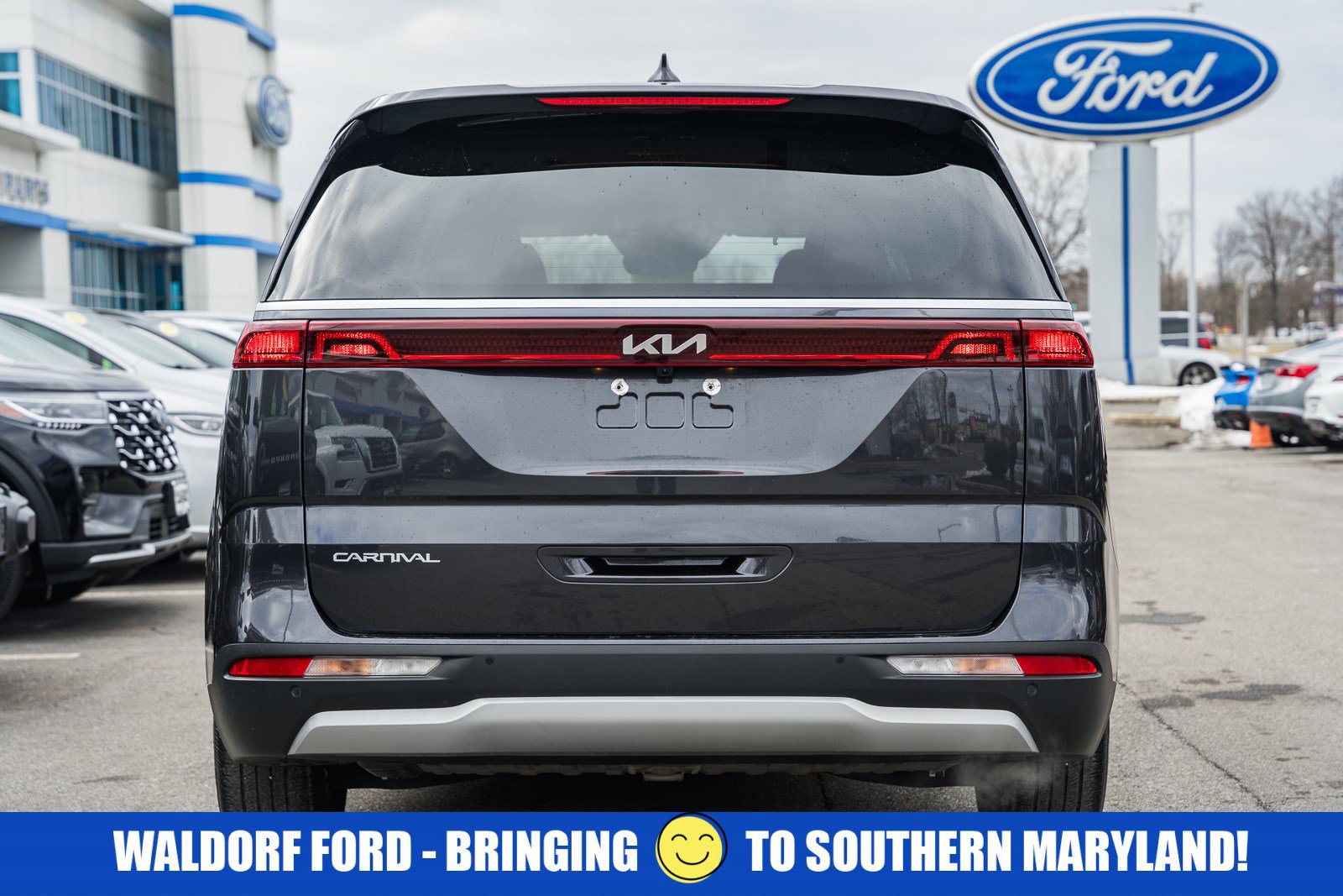 Used 2023 Kia Carnival LX image 5