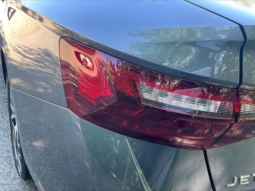 Certified 2023 Volkswagen Jetta S FWD image 32