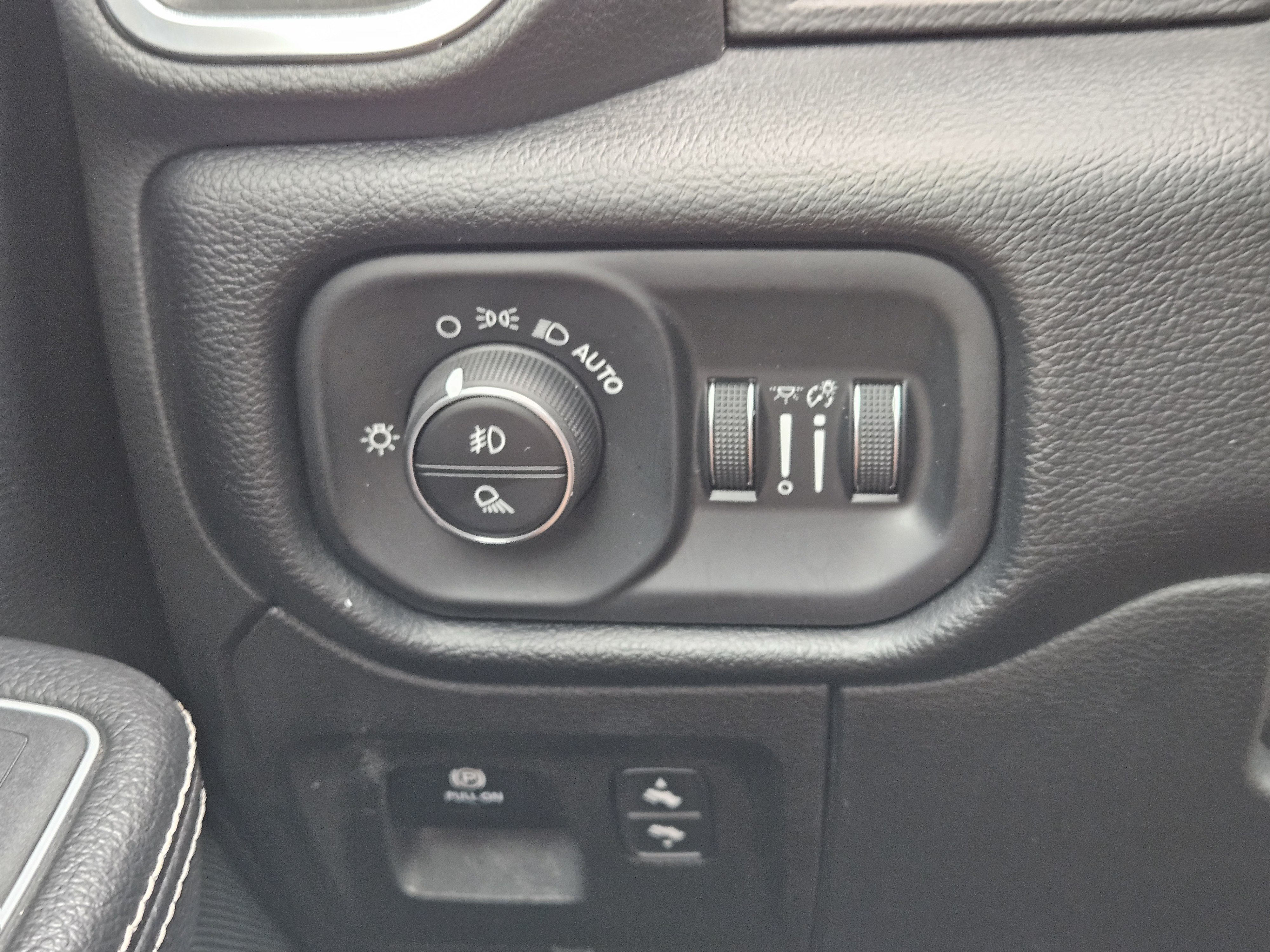 Used 2021 RAM 1500 Laramie AWD/4WD image 23