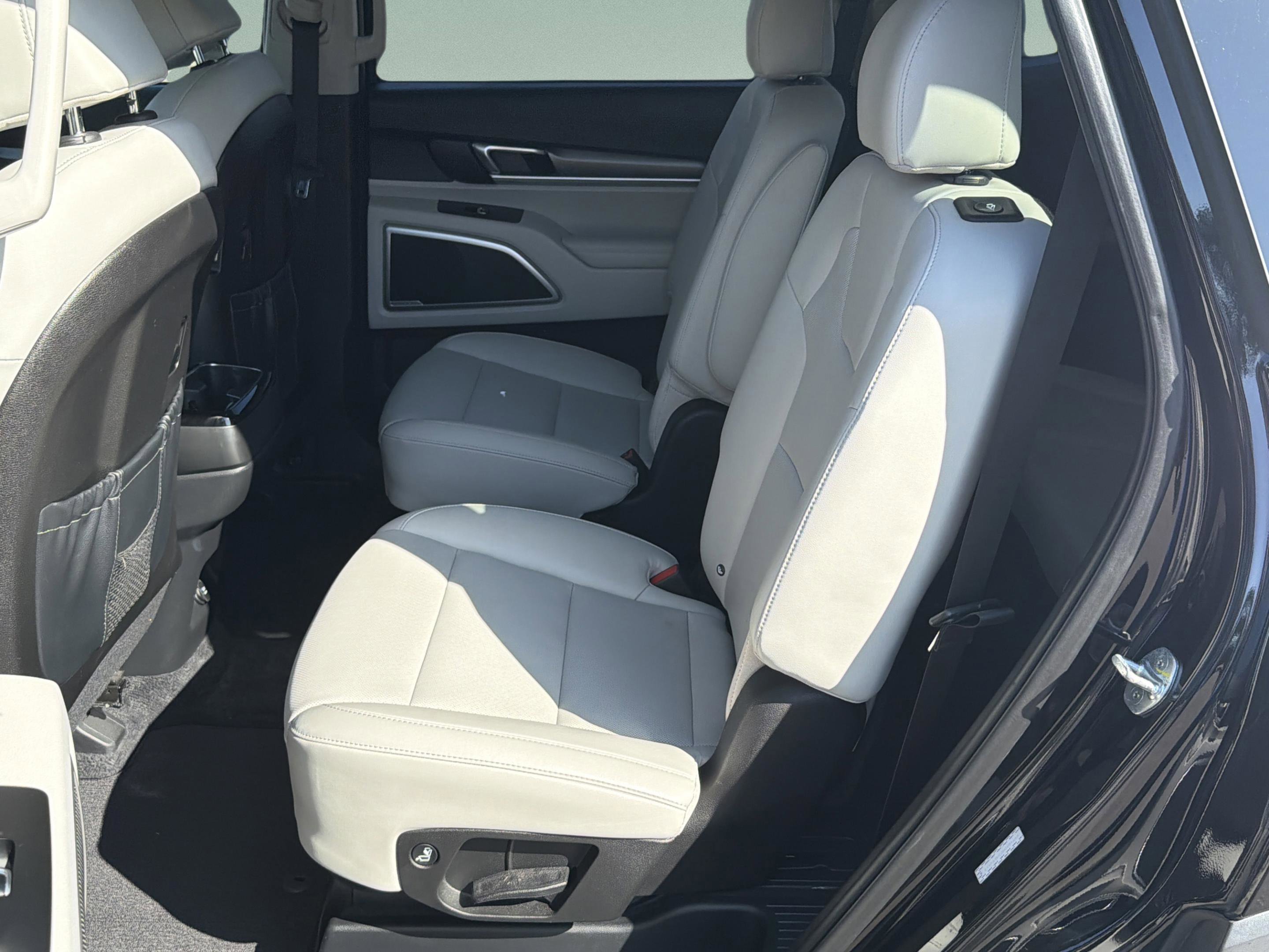 Used 2022 Kia Telluride S image 23