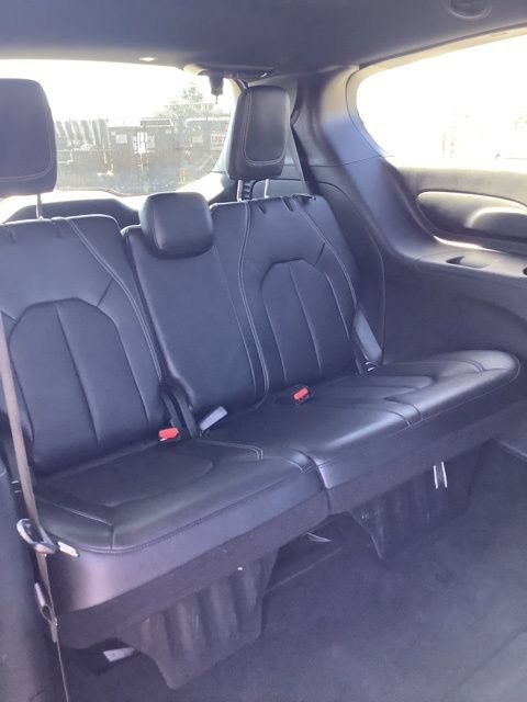 Certified 2025 Chrysler Pacifica Select FWD image 20