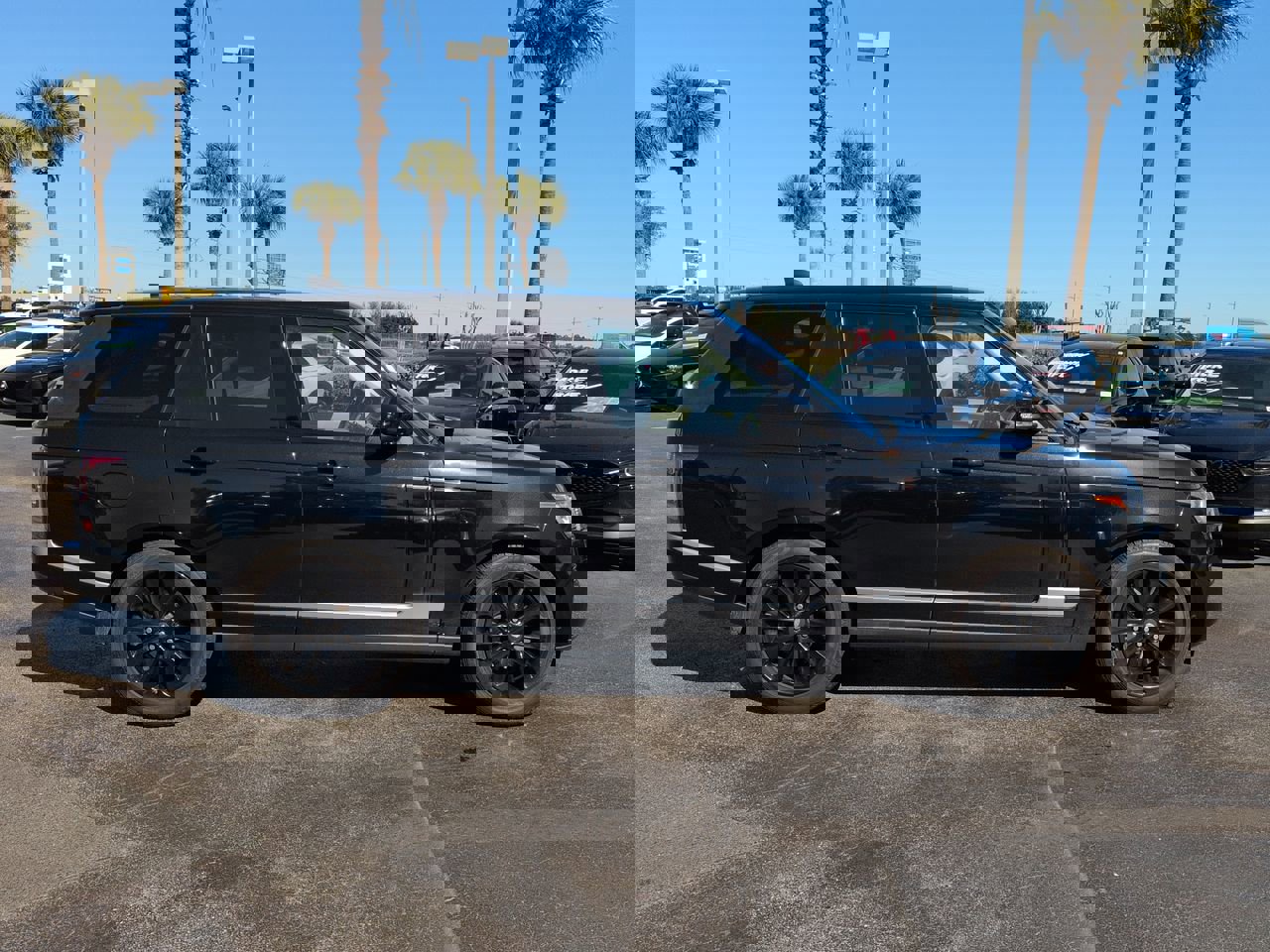 Used 2017 Land Rover Range Rover HSE image 3