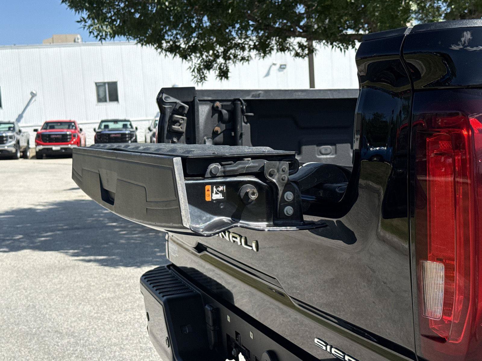 Used 2021 GMC Sierra 2500 Denali w/ Denali Ultimate Package AWD/4WD image 9
