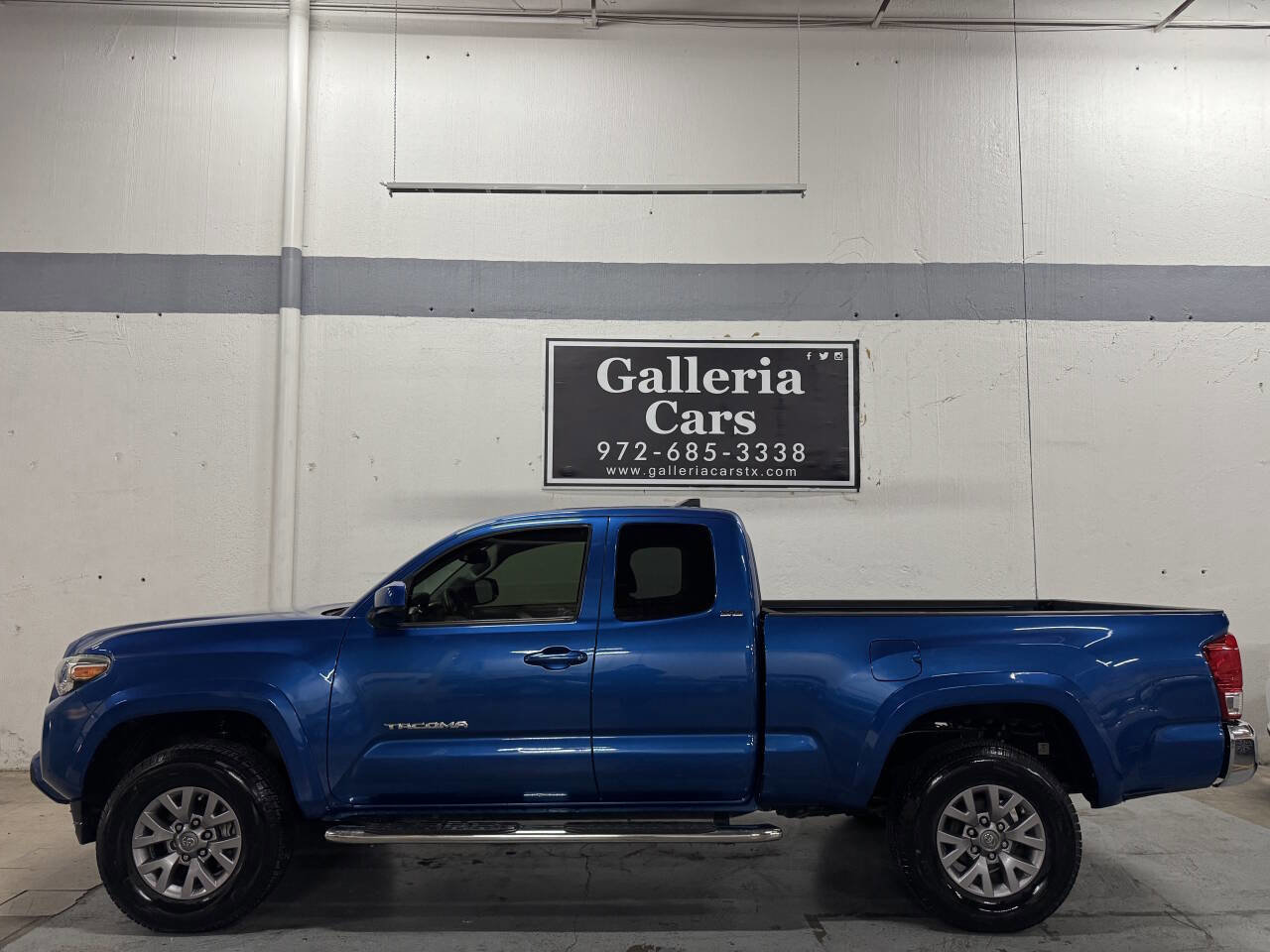 Used 2017 Toyota Tacoma SR5 w/ Tow Package image 1