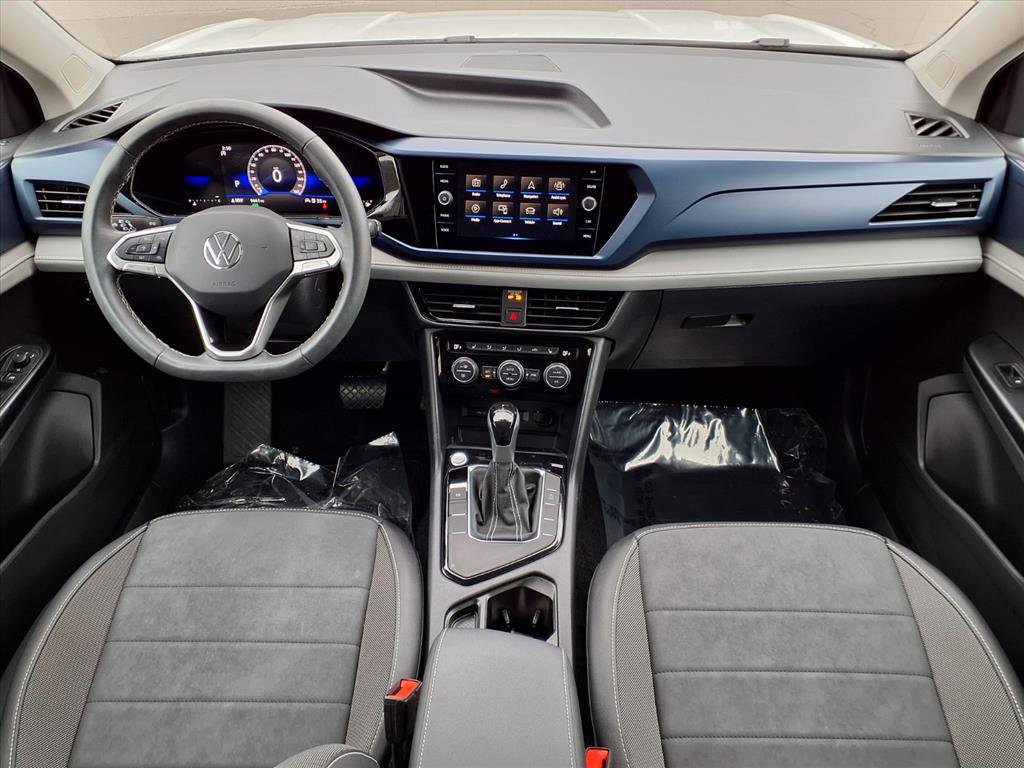 Used 2024 Volkswagen Taos SE w/ Black Wheel Package image 9