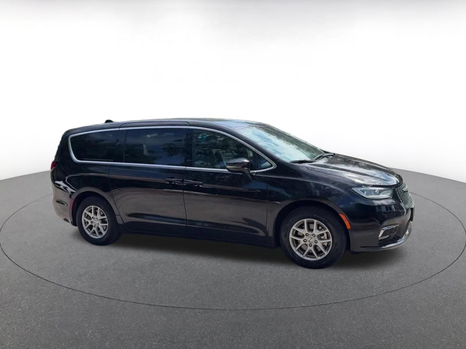 Used 2025 Chrysler Pacifica Select FWD video 2