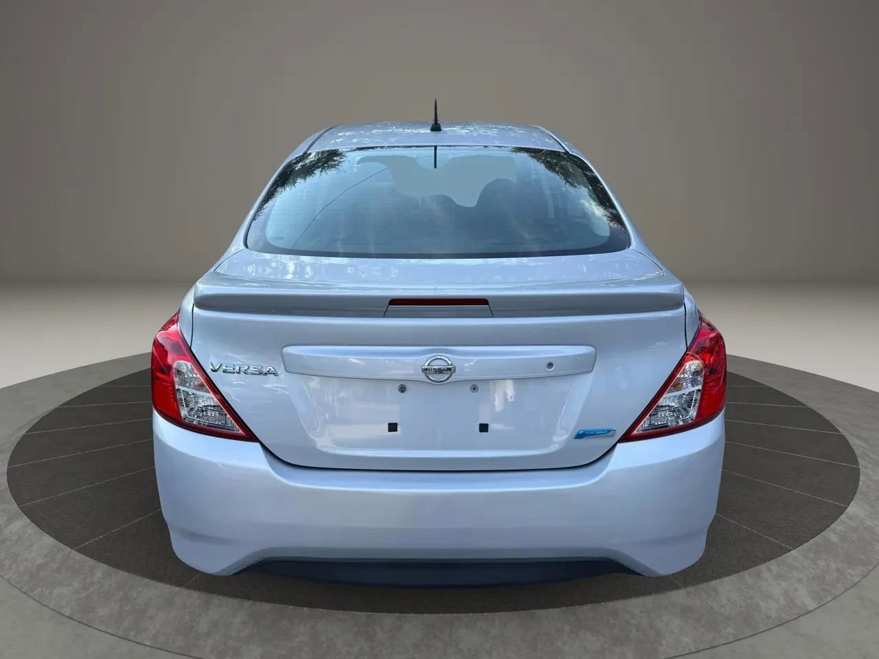 Used 2015 Nissan Versa S Plus image 4