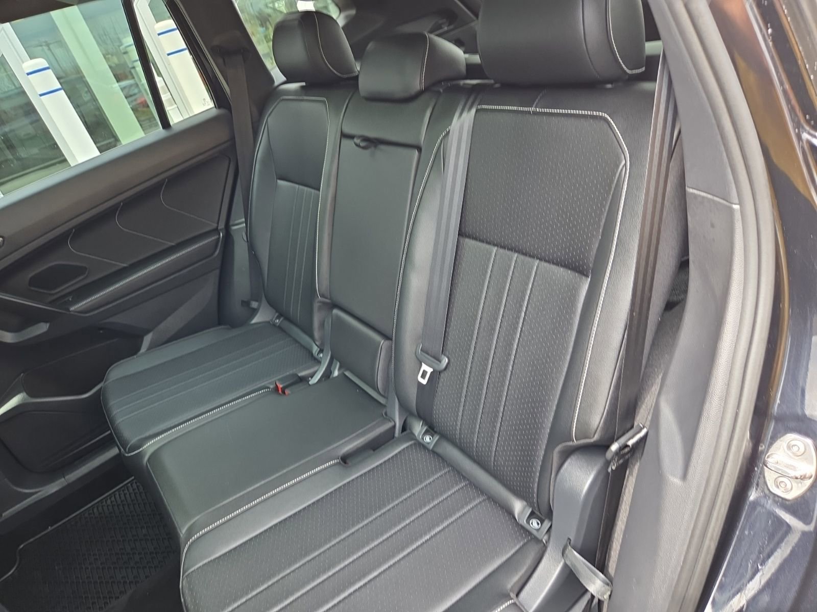 Certified 2023 Volkswagen Tiguan SE R-Line image 24