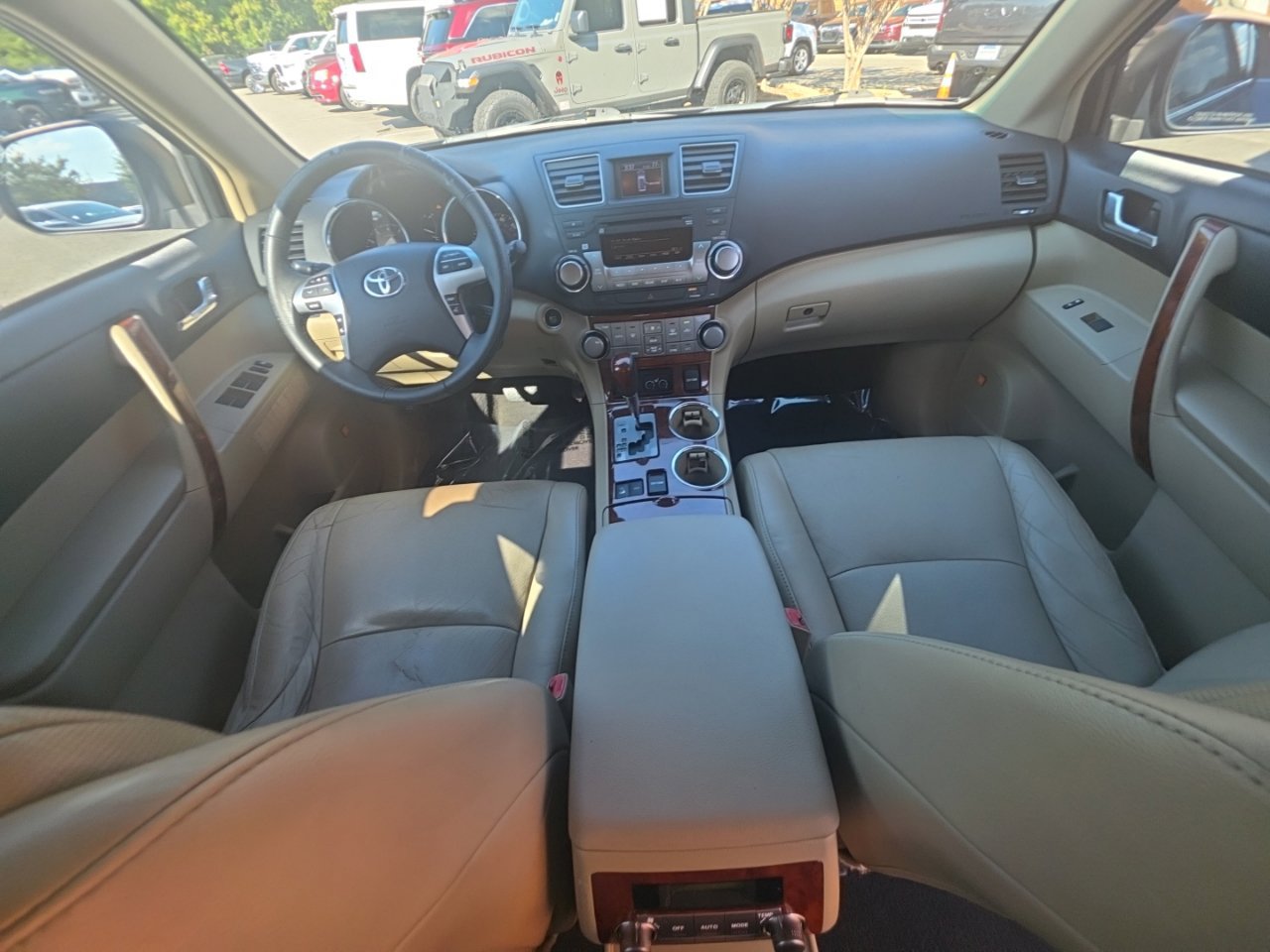 Used 2012 Toyota Highlander Limited w/ Tow Pkg AWD/4WD image 29