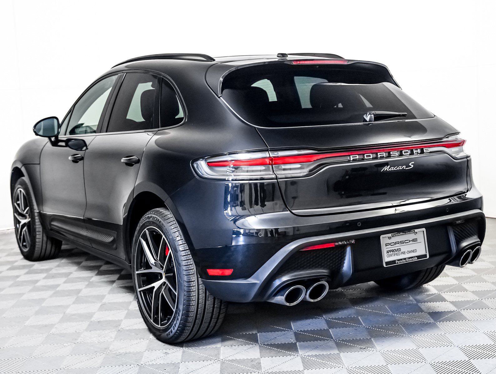 Used 2025 Porsche Macan S image 3