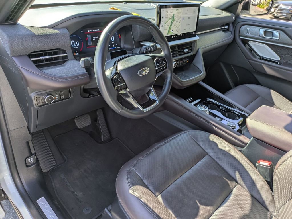 Used 2025 Ford Explorer Platinum w/ LUX Leather Package image 17