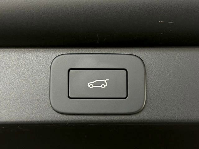 Certified 2025 Land Rover Range Rover SV AWD/4WD image 19