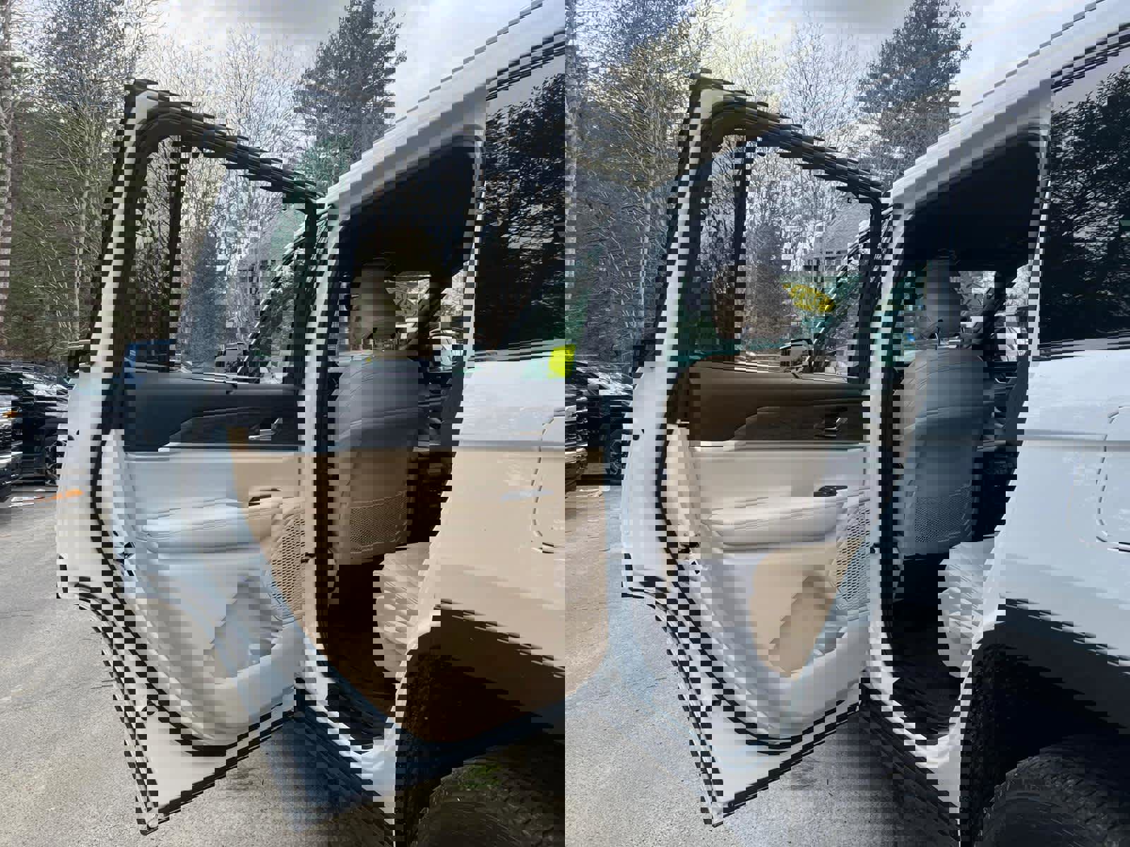 Used 2023 Jeep Grand Cherokee L Limited w/ Luxury Tech Group II image 32