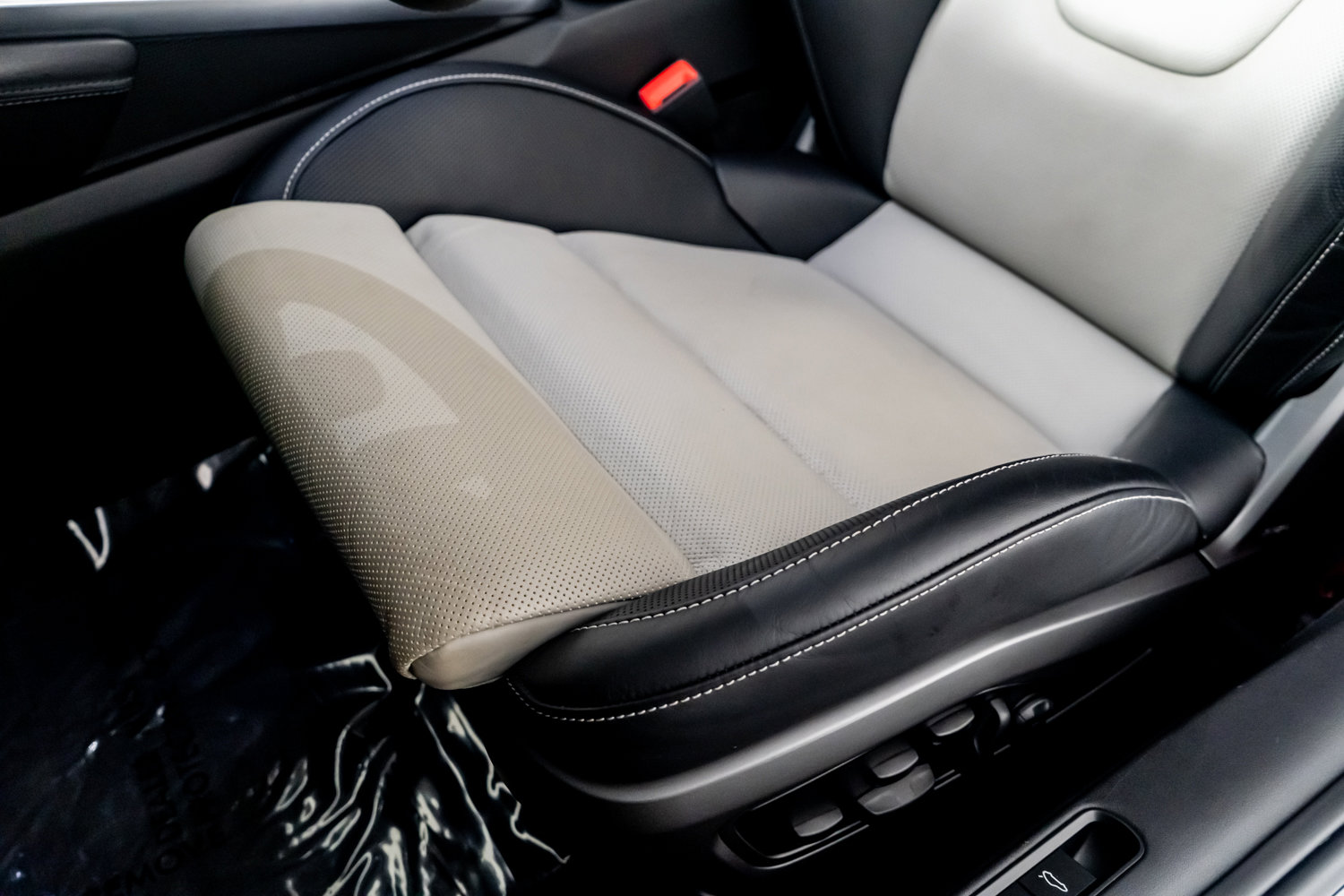 Used 2022 Porsche 911 Turbo image 28