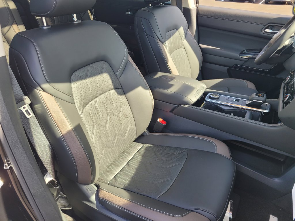 New 2026 Nissan Pathfinder Platinum AWD/4WD image 40