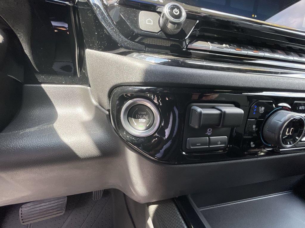 Used 2022 Chevrolet Silverado 1500 ZR2 w/ Technology Package AWD/4WD image 19