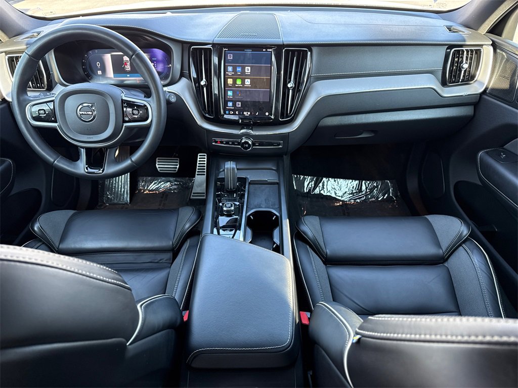 Used 2022 Volvo XC60 T8 R-Design image 11