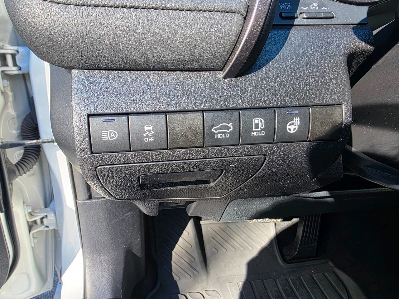 Used 2022 Toyota Camry XSE image 14