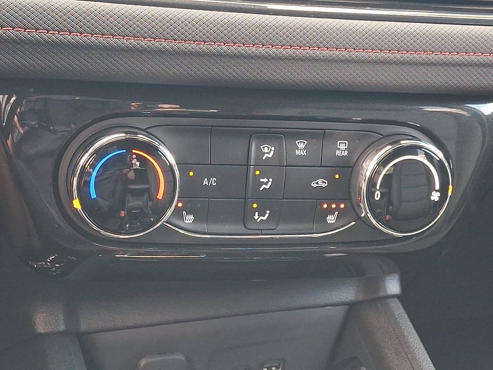 Used 2025 Chevrolet TrailBlazer RS w/ Driver Confidence Package AWD/4WD image 16