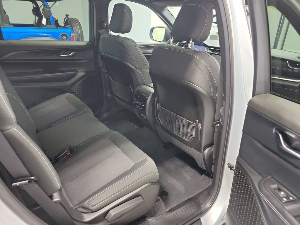 Used 2024 Jeep Grand Cherokee L Laredo AWD/4WD image 18