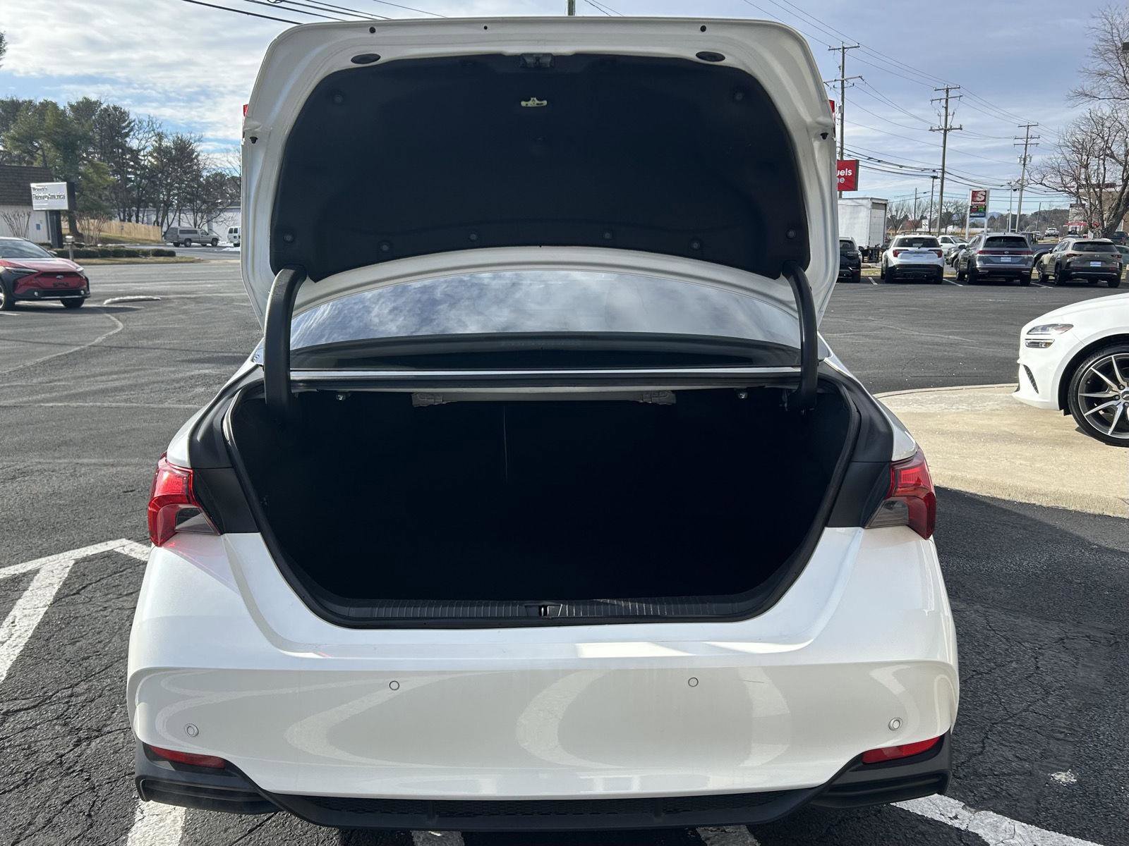 Used 2020 Toyota Avalon Limited image 6