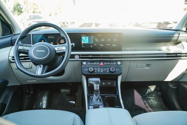 Used 2025 Hyundai Tucson SE image 13