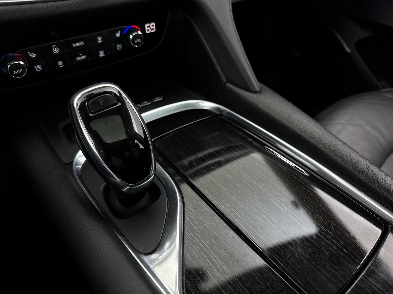 Used 2019 Buick Enclave Avenir w/ Avenir Technology Package FWD image 26