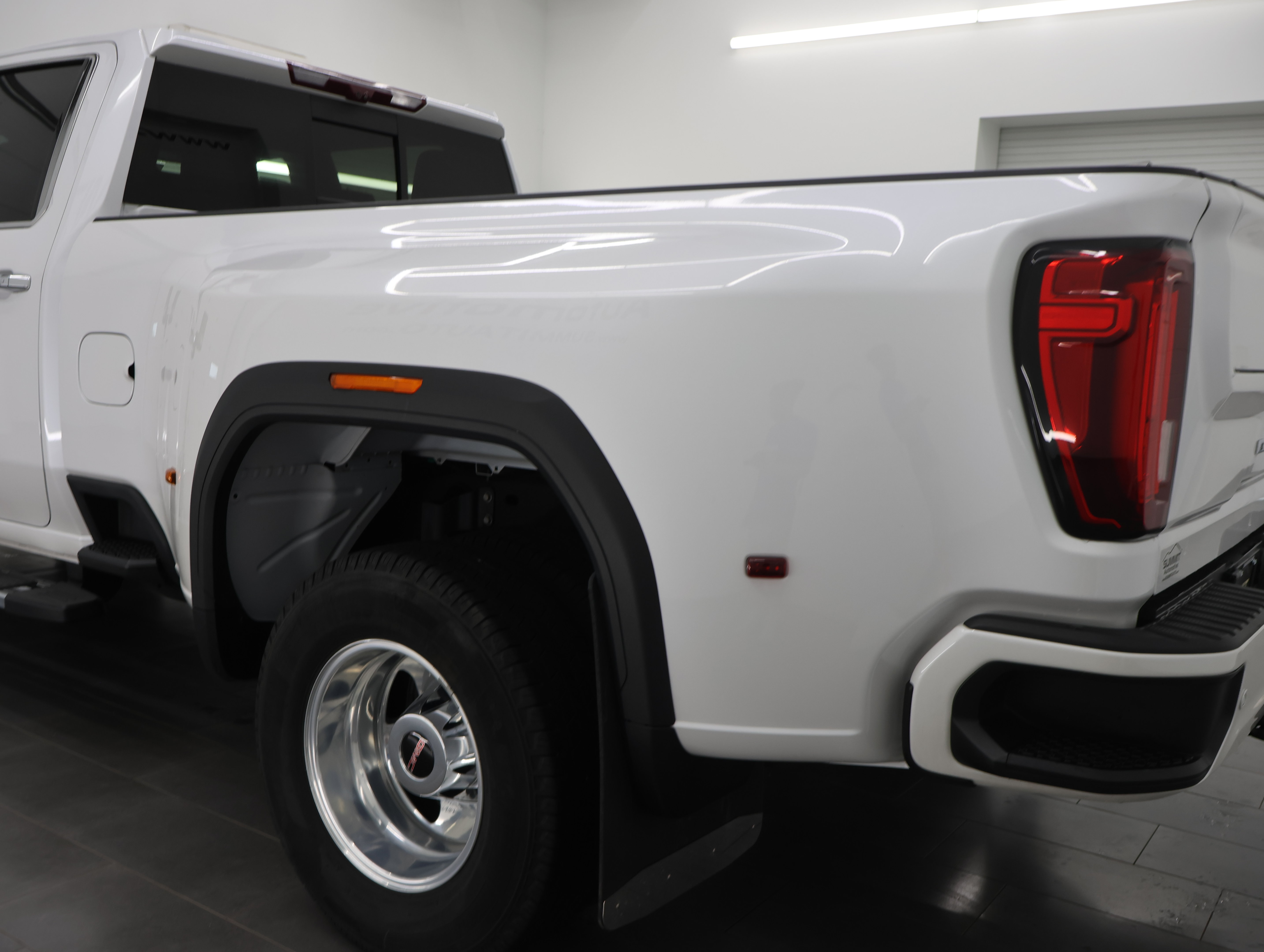 Used 2022 GMC Sierra 3500 Denali w/ Denali Ultimate Package AWD/4WD image 40
