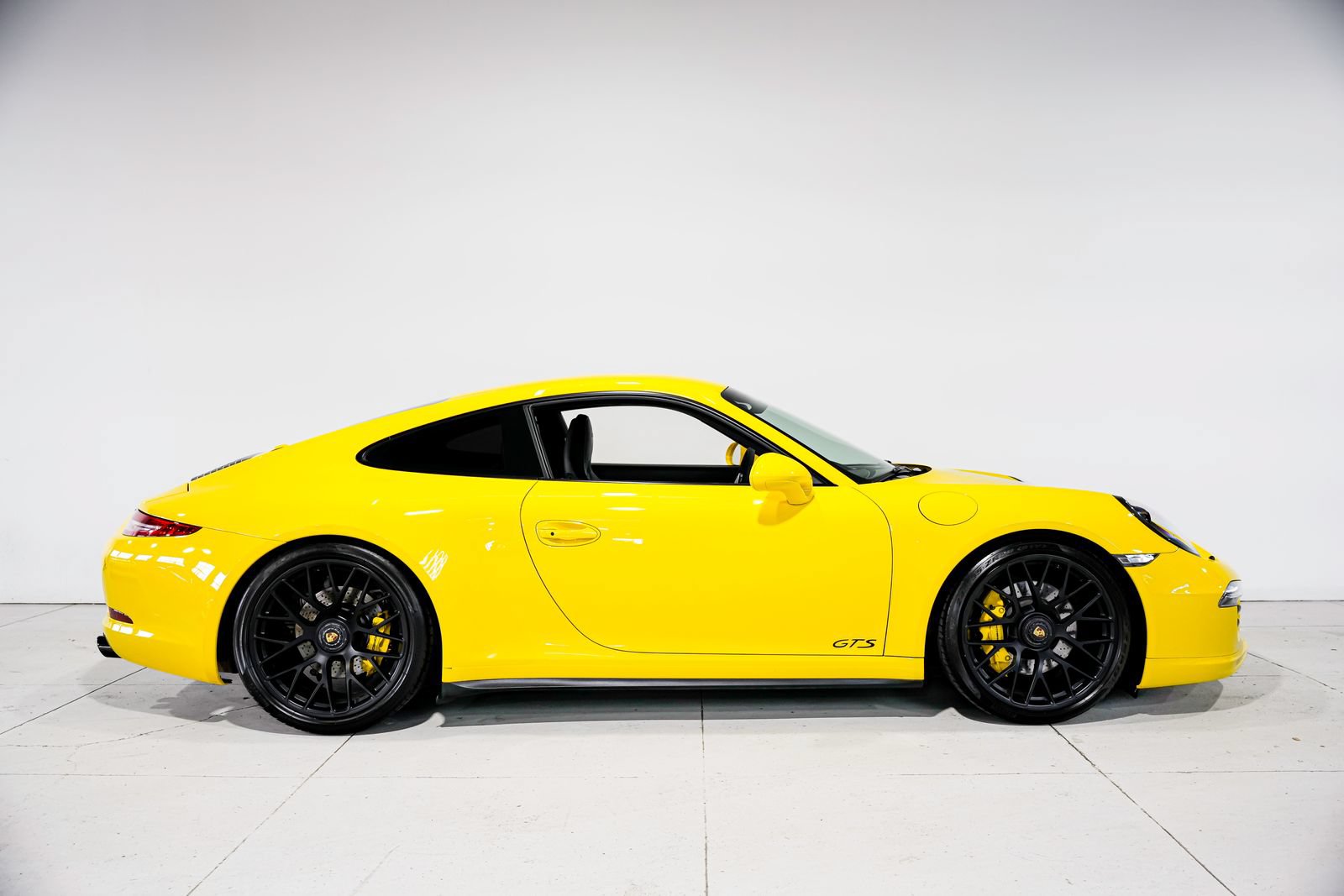 Used 2015 Porsche 911 Carrera GTS RWD image 2