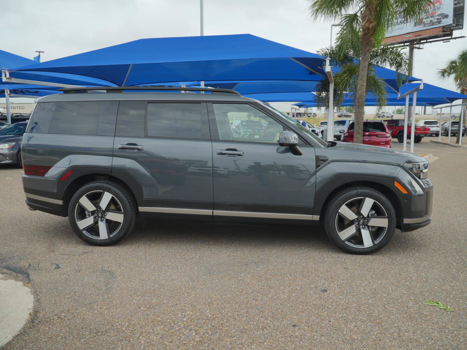 Used 2024 Hyundai Santa Fe Limited FWD image 4