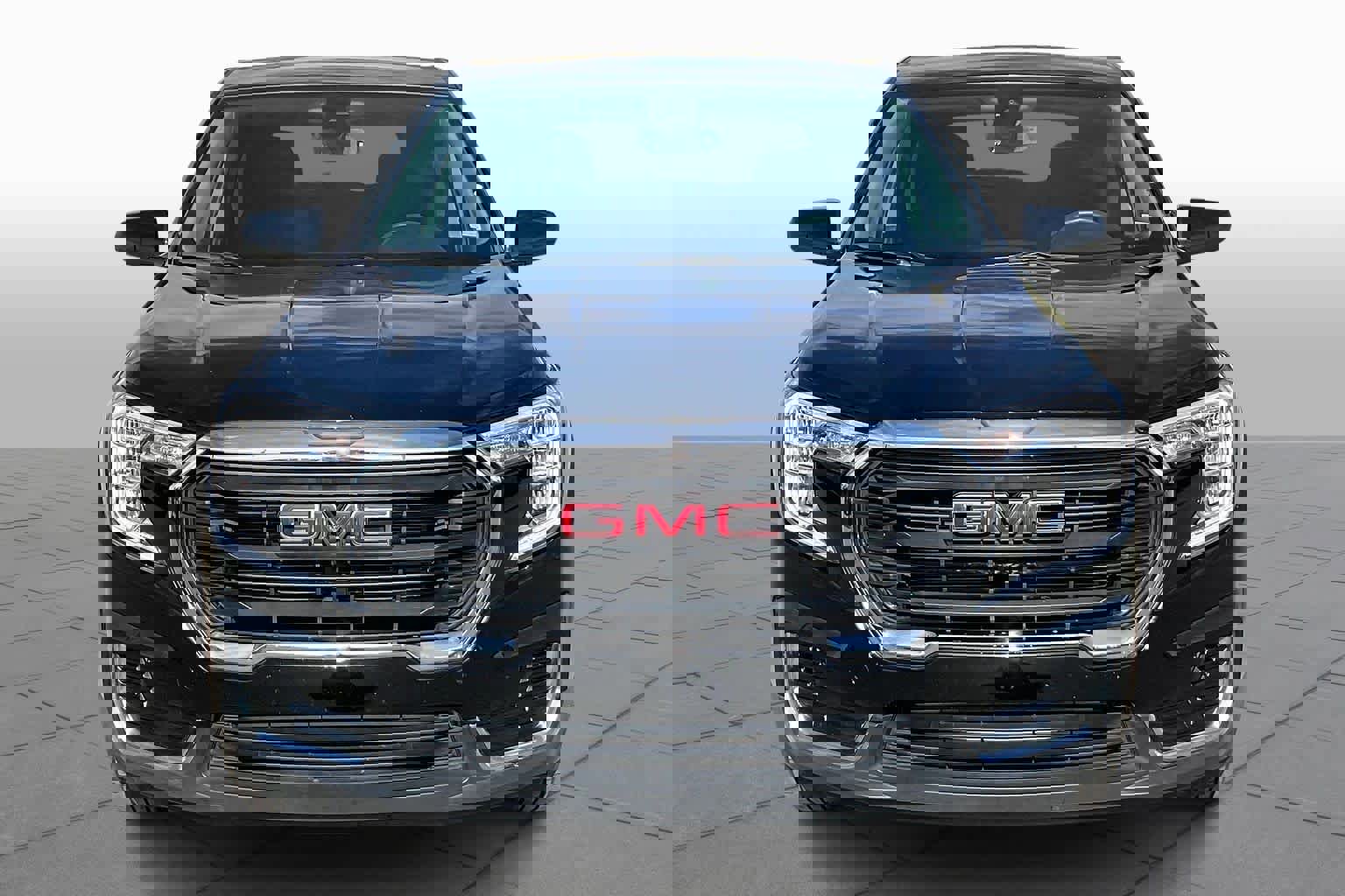 Used 2024 GMC Terrain SLE image 3