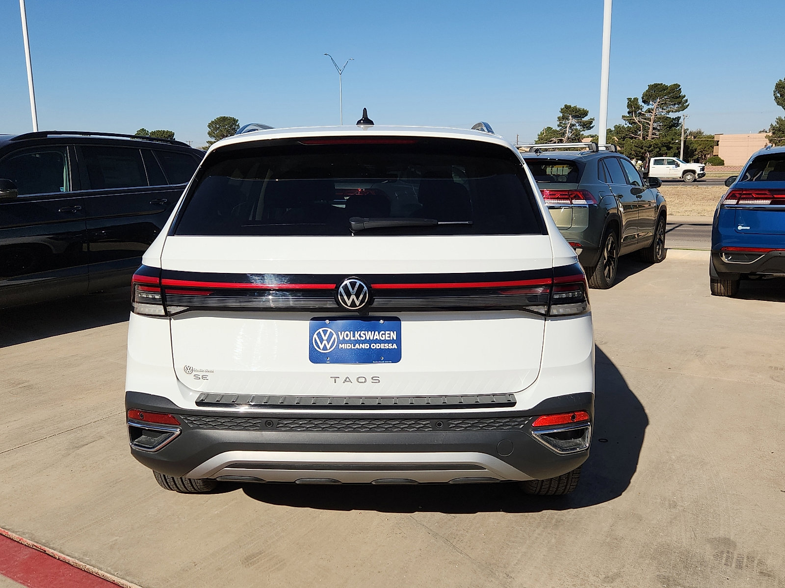 Certified 2025 Volkswagen Taos SE image 6