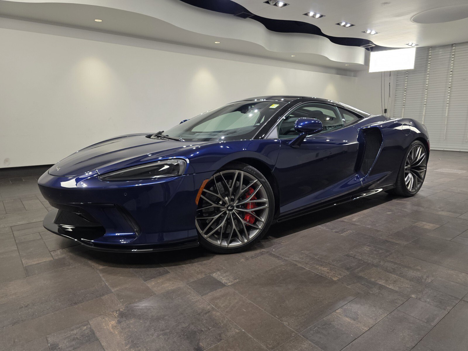 Used 2023 McLaren GT image 1