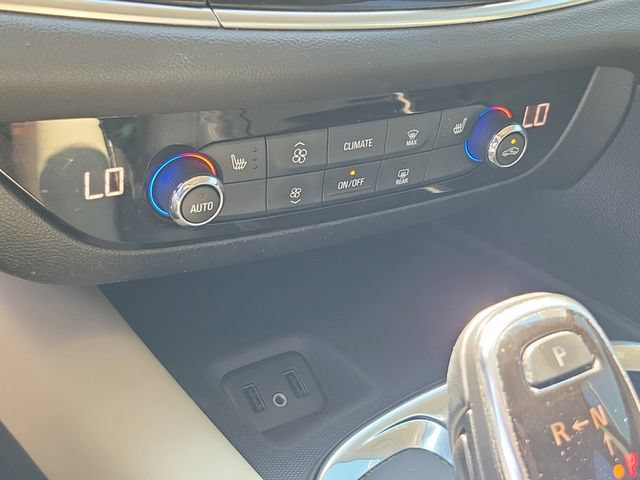 Used 2019 Buick Enclave Essence w/ LPO, Luxury Package FWD image 27